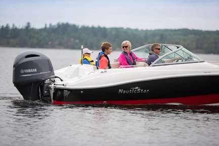 Yamaha F150 In-Line 4 – 20″ Shaft, 2019 Model - Image 4